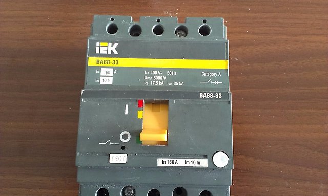 Автоматический выключатель ва88 160а. IEK 160а автомат. Автоматический выключатель 160 ампер IEK. IEK ва 88-33, 160а. Выключатель ва88-33 160а.